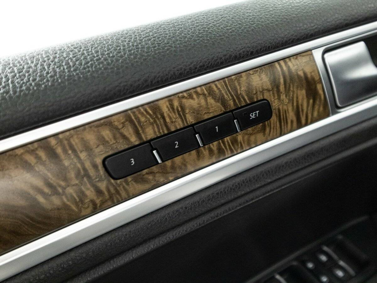 Volkswagen Touareg с пробегом — 2015 год. Фото: #16