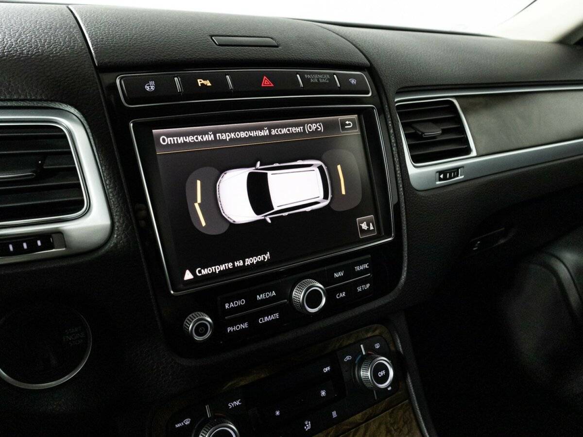 Volkswagen Touareg с пробегом — 2015 год. Фото: #18