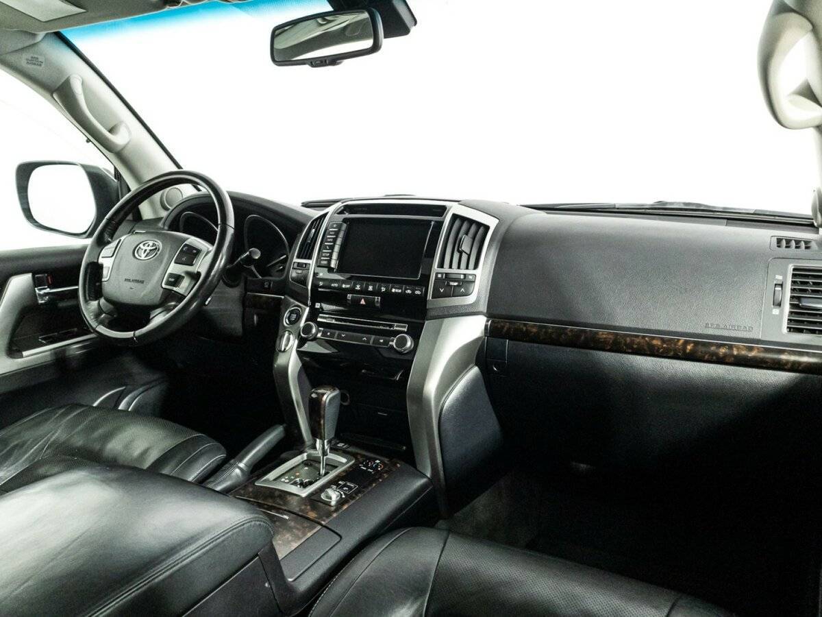 Toyota Land Cruiser с пробегом — 2015 год. Фото: #6