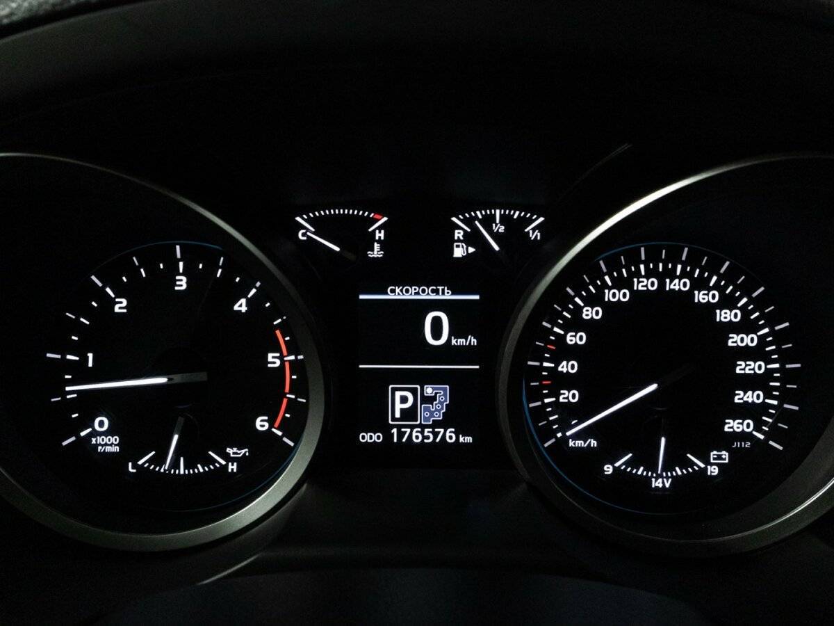 Toyota Land Cruiser с пробегом — 2015 год. Фото: #9