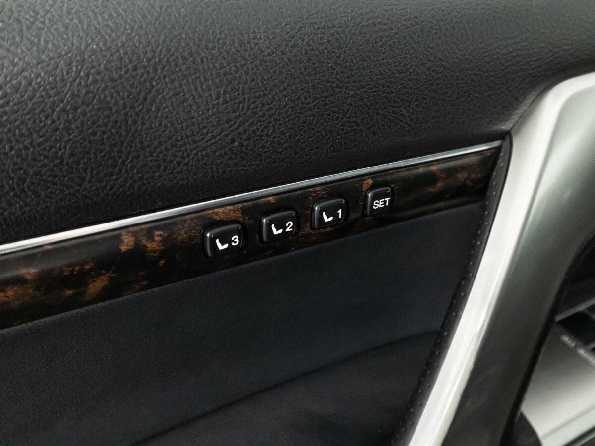 Toyota Land Cruiser с пробегом — 2015 год. Фото: #15