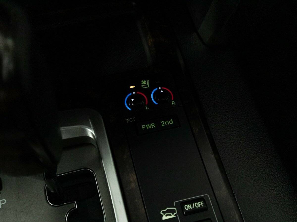 Toyota Land Cruiser с пробегом — 2015 год. Фото: #21