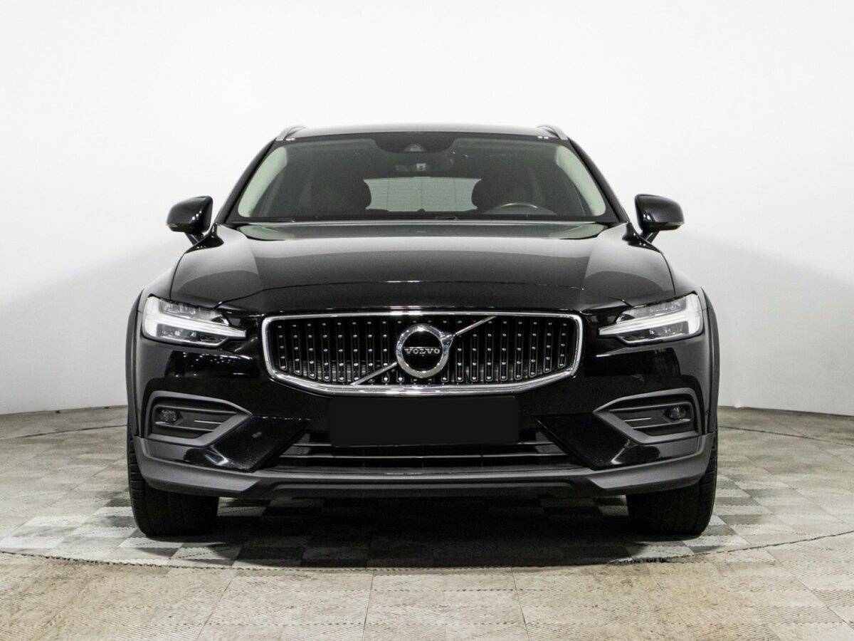 Volvo V60 Cross Country с пробегом — 2019 год. Фото: #1