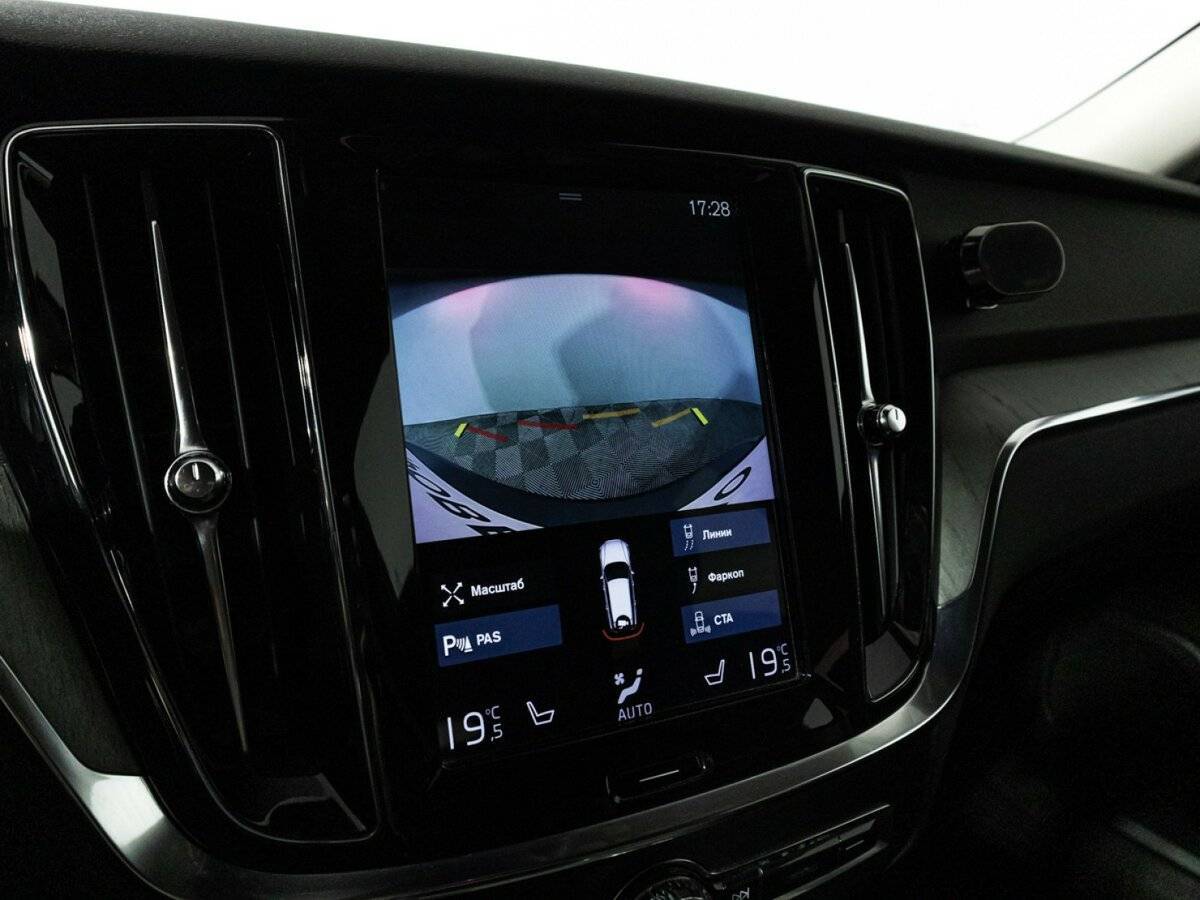 Volvo V60 Cross Country с пробегом — 2019 год. Фото: #16