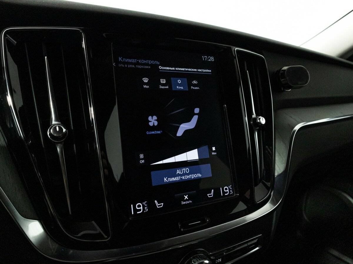 Volvo V60 Cross Country с пробегом — 2019 год. Фото: #17