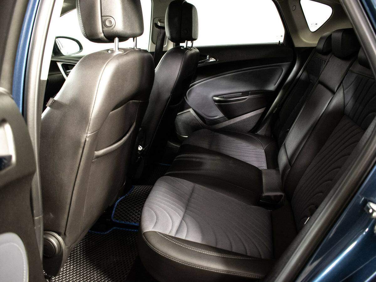 Opel Astra с пробегом — 2013 год. Фото: #7