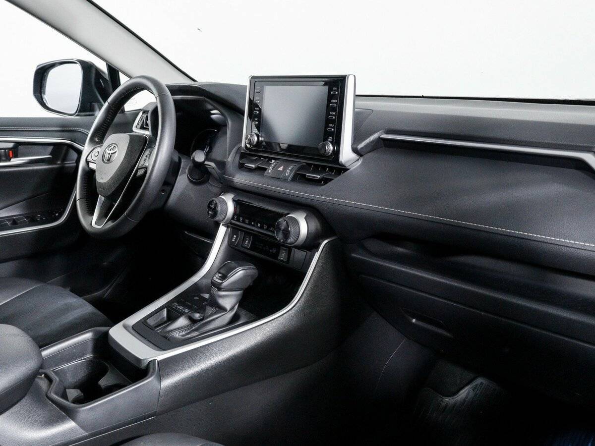 Toyota RAV4 с пробегом — 2021 год. Фото: #5
