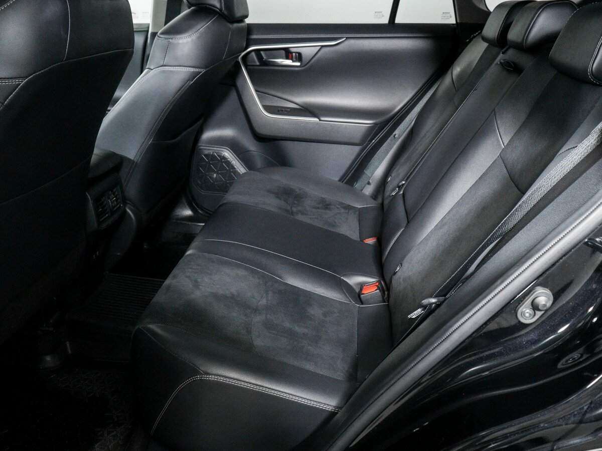 Toyota RAV4 с пробегом — 2021 год. Фото: #6