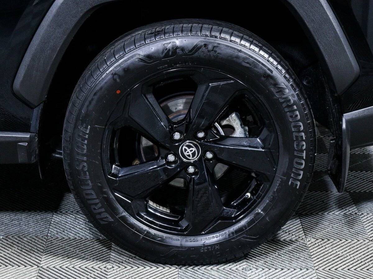 Toyota RAV4 с пробегом — 2021 год. Фото: #11