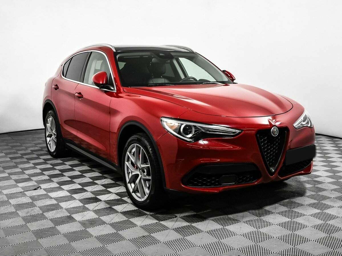Alfa Romeo Stelvio с пробегом — 2017 год. Фото: #2