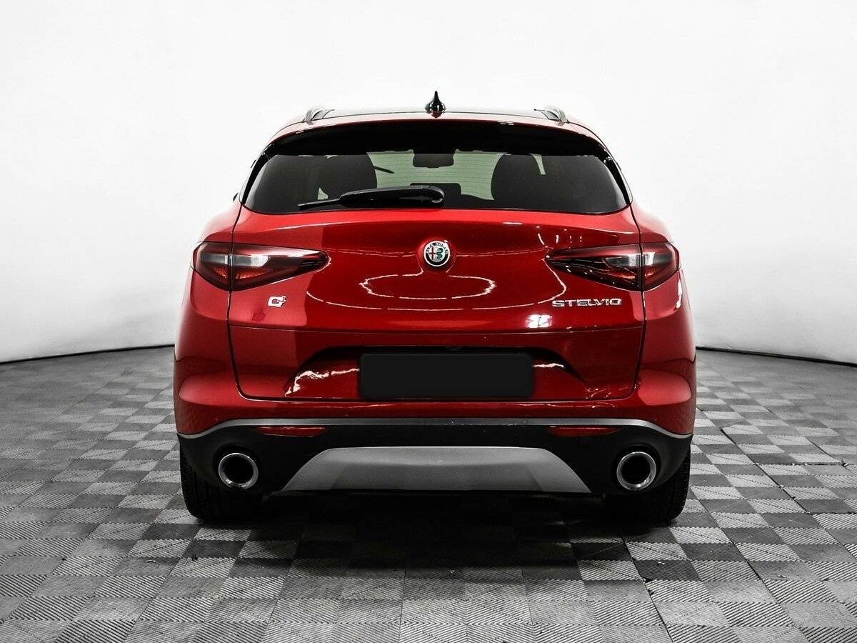 Alfa Romeo Stelvio с пробегом — 2017 год. Фото: #5