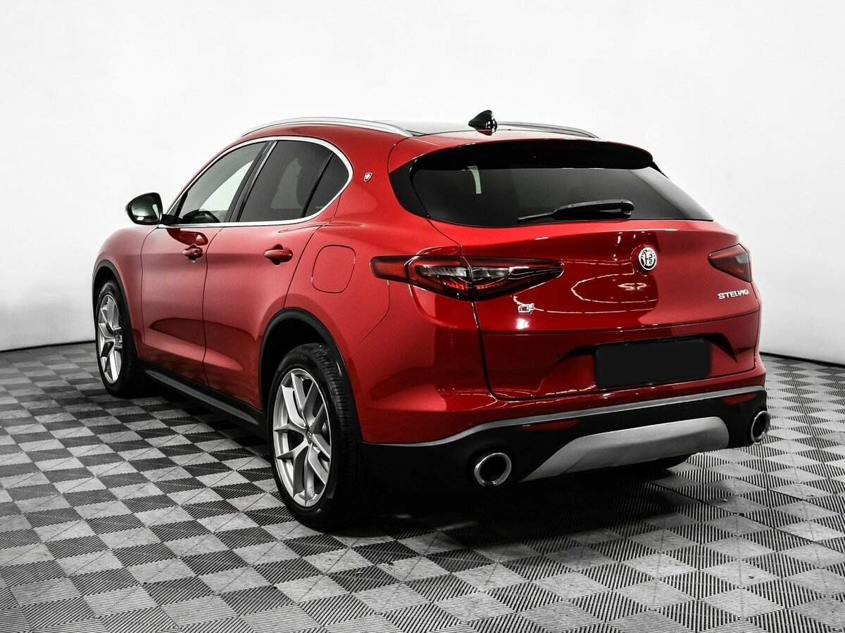 Alfa Romeo Stelvio с пробегом — 2017 год. Фото: #6