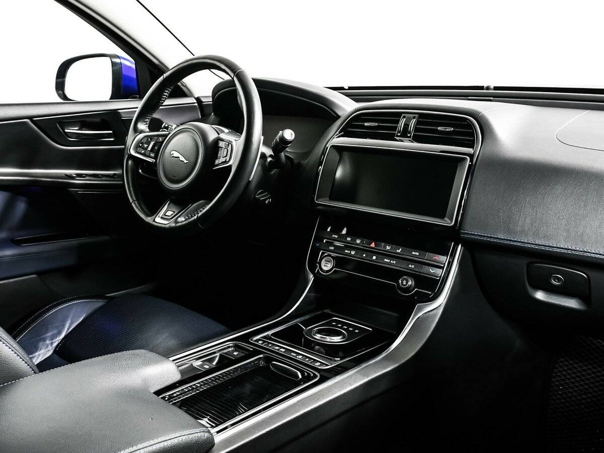 Jaguar XE с пробегом — 2018 год. Фото: #8