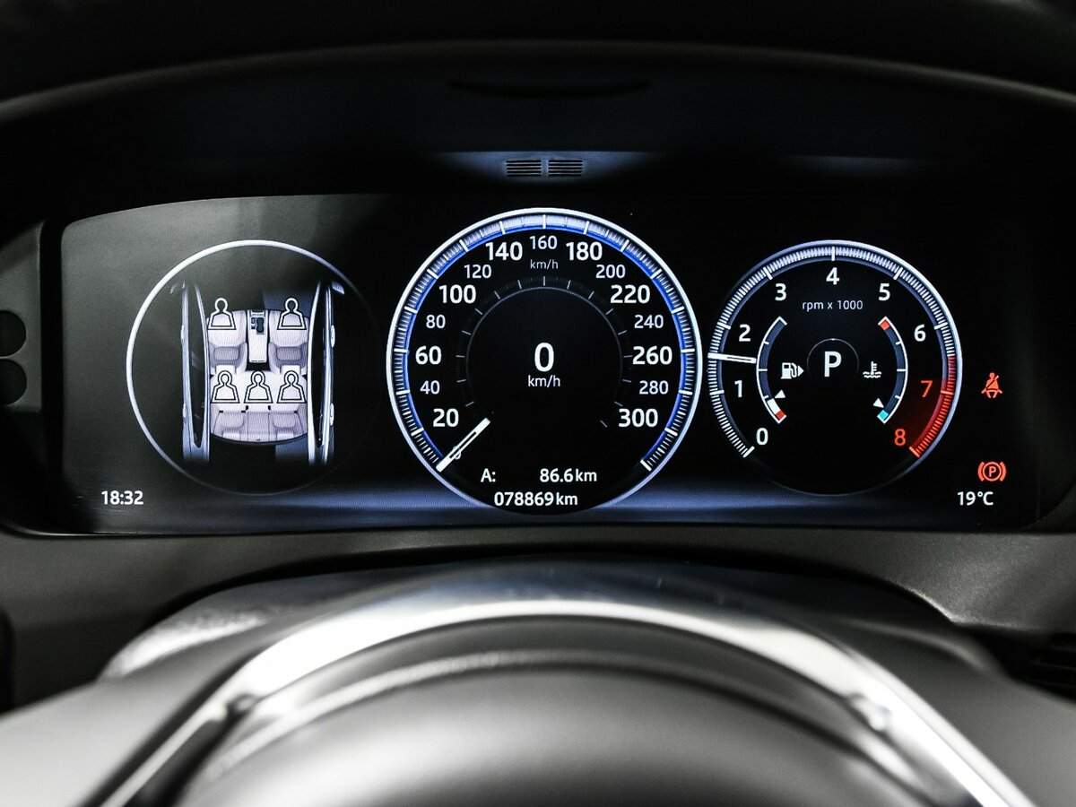 Jaguar XE с пробегом — 2018 год. Фото: #9