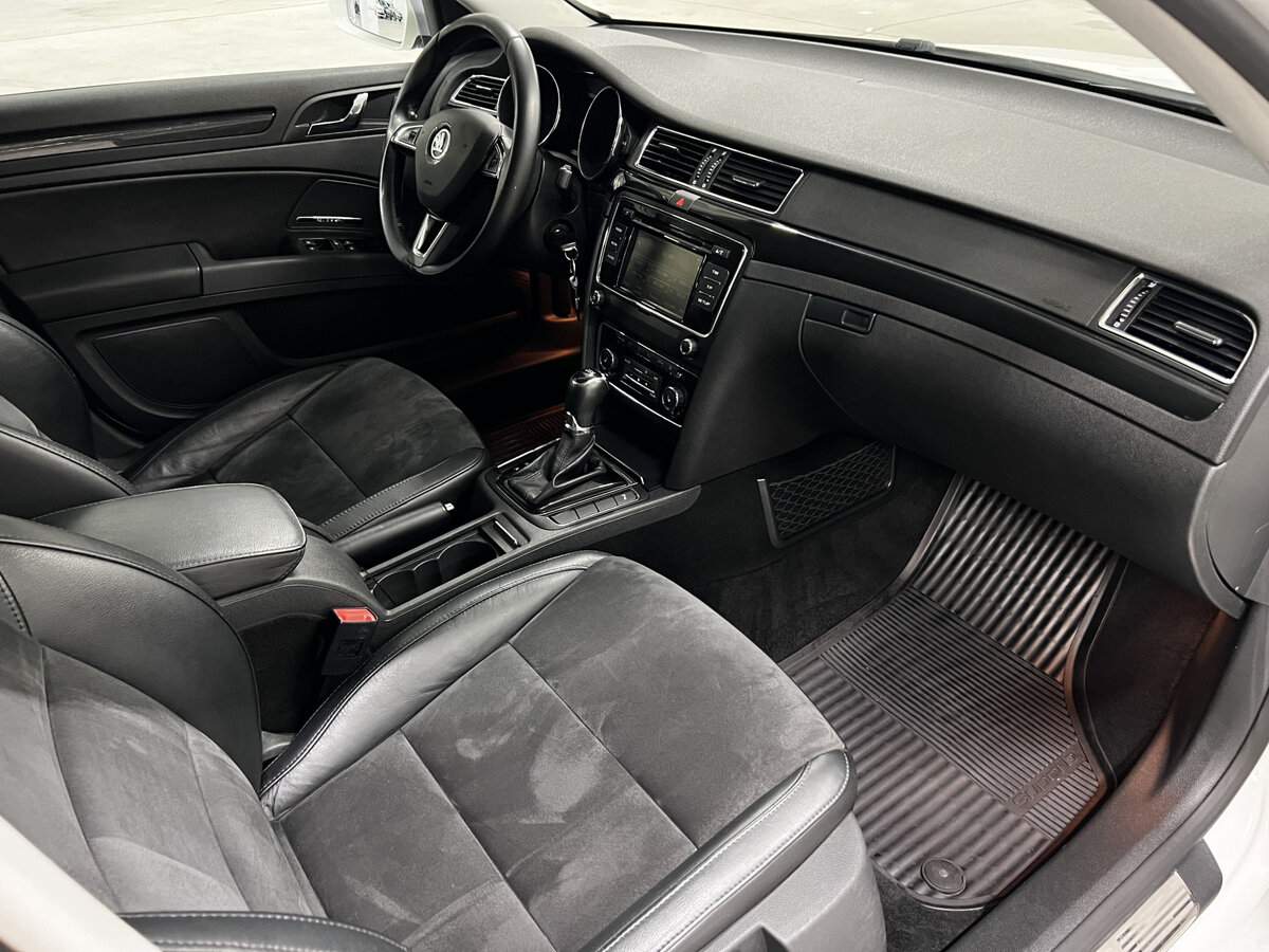 Skoda Superb с пробегом — 2014 год. Фото: #10