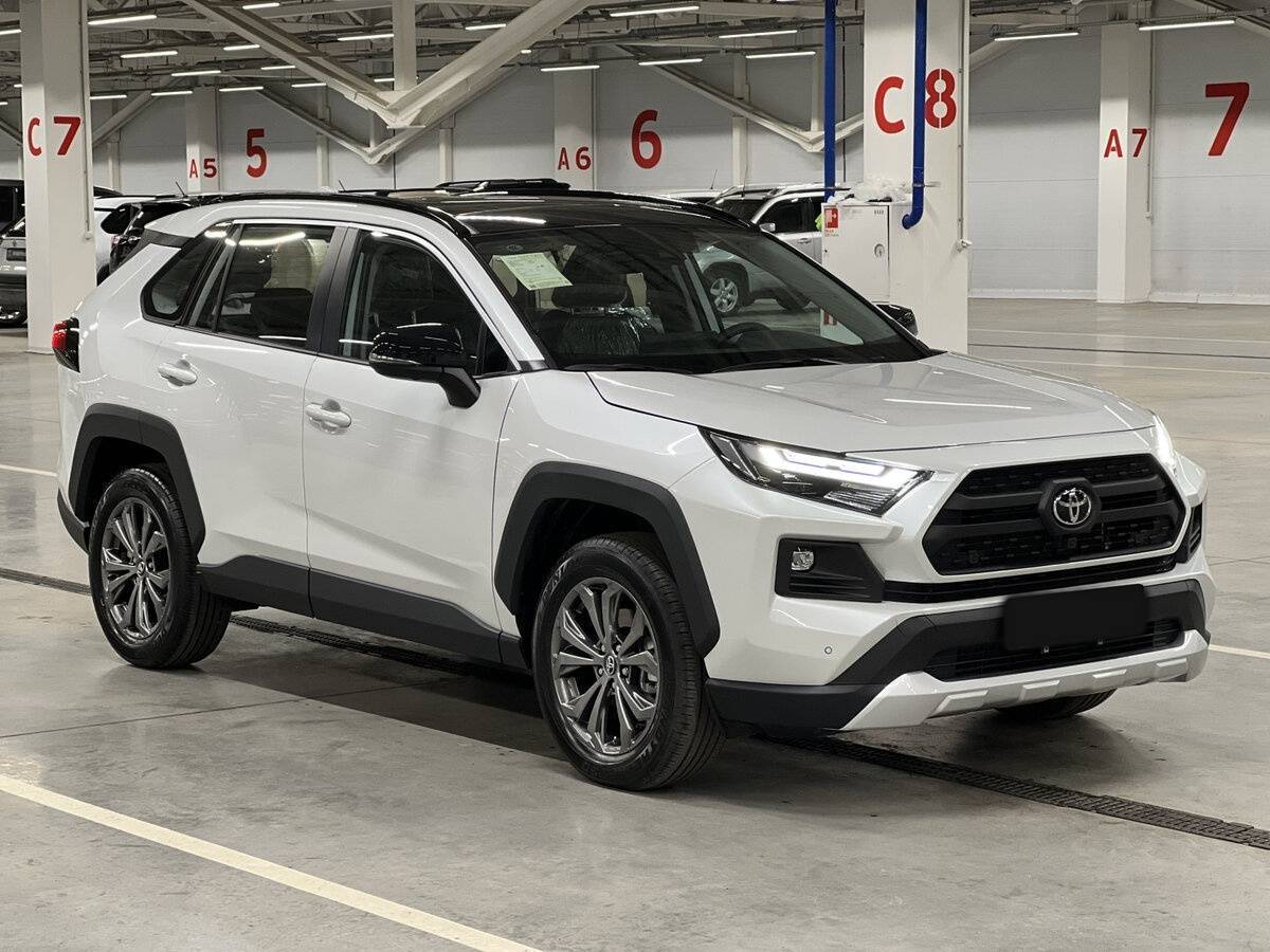 Toyota RAV4 с пробегом — 2024 год. Фото: #2