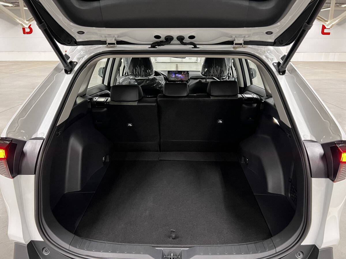 Toyota RAV4 с пробегом — 2024 год. Фото: #9