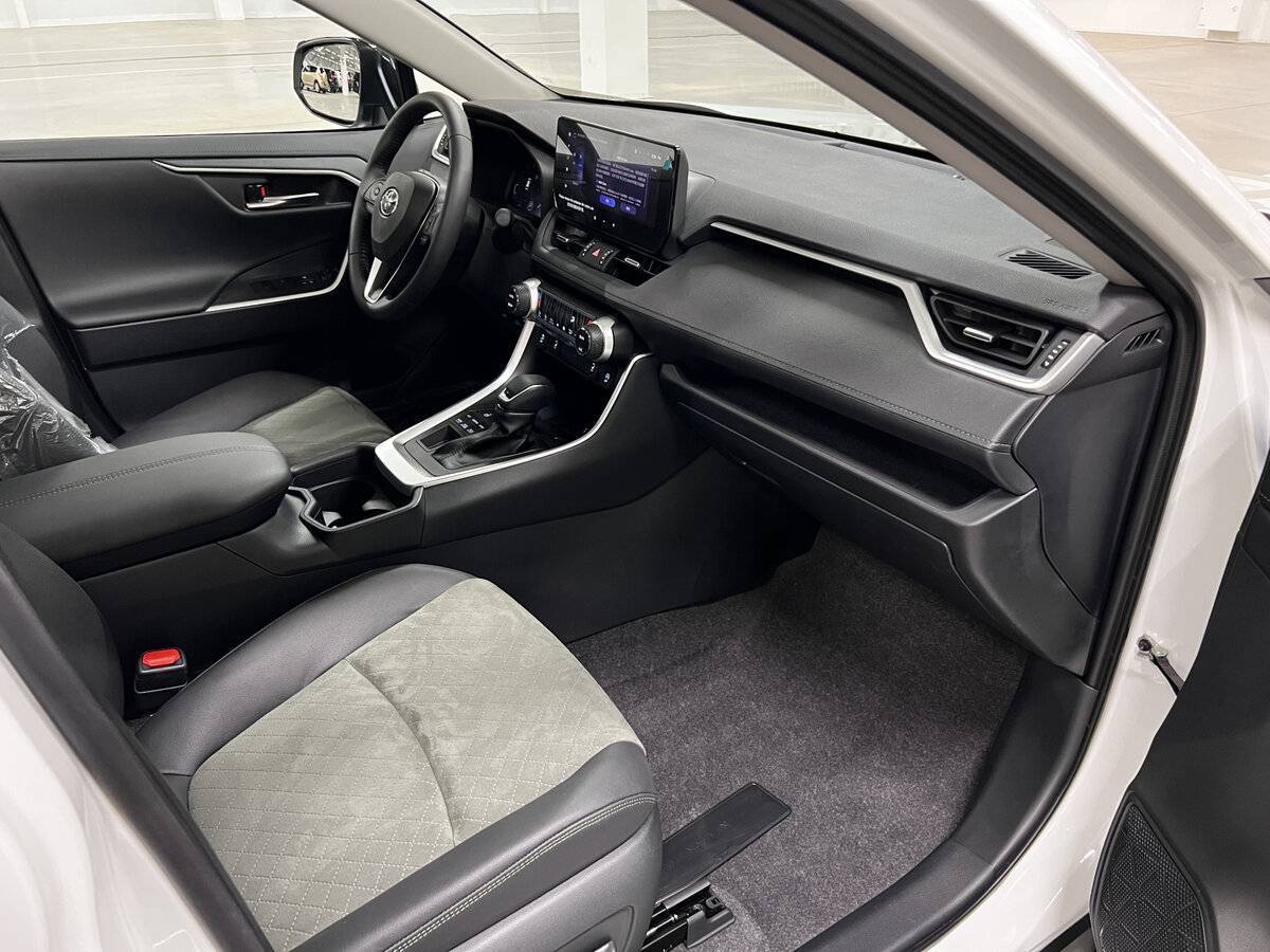 Toyota RAV4 с пробегом — 2024 год. Фото: #10