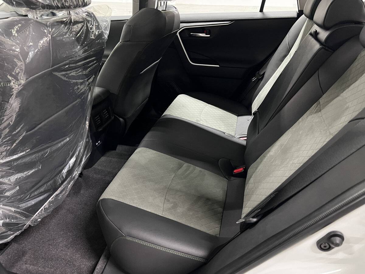 Toyota RAV4 с пробегом — 2024 год. Фото: #11