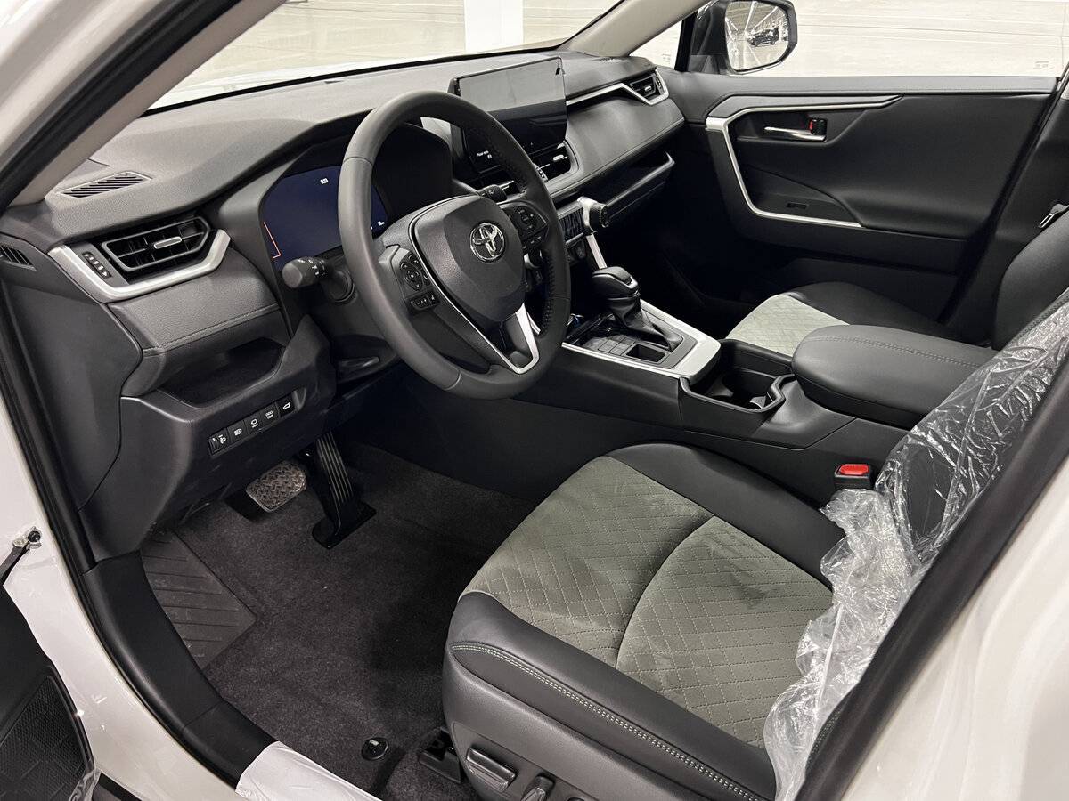 Toyota RAV4 с пробегом — 2024 год. Фото: #15
