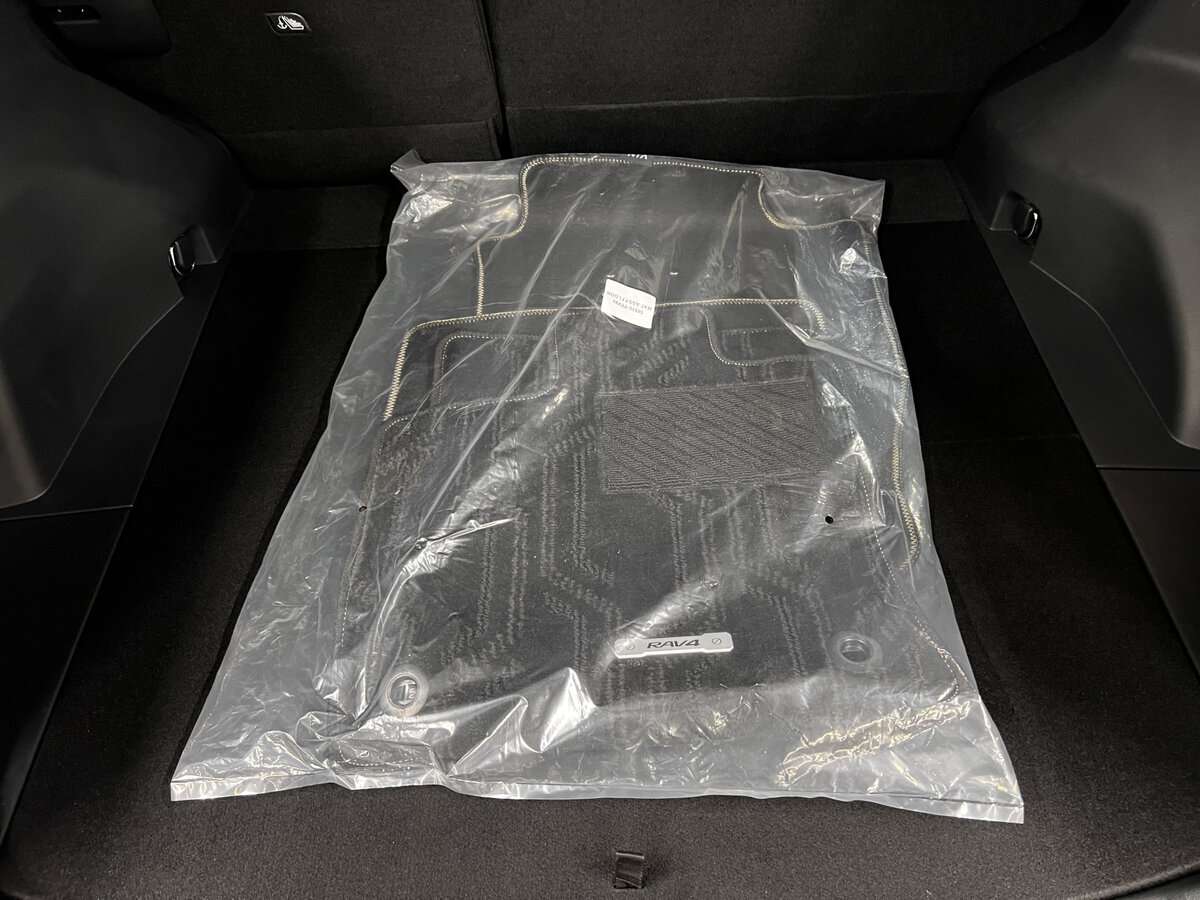 Toyota RAV4 с пробегом — 2024 год. Фото: #21