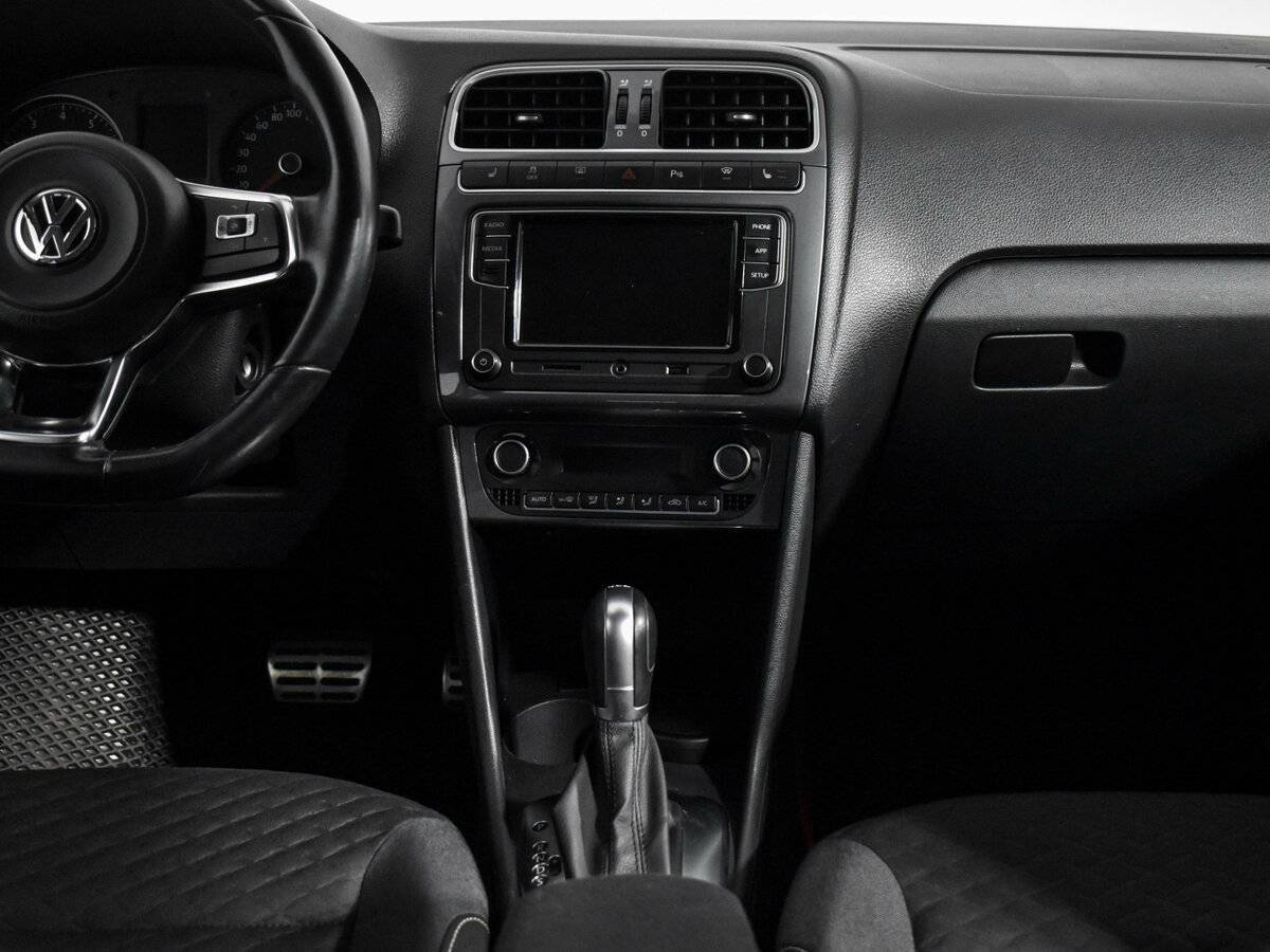 Volkswagen Polo с пробегом — 2018 год. Фото: #12