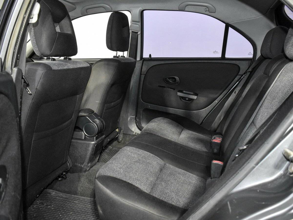 Mitsubishi Carisma с пробегом — 2003 год. Фото: #11