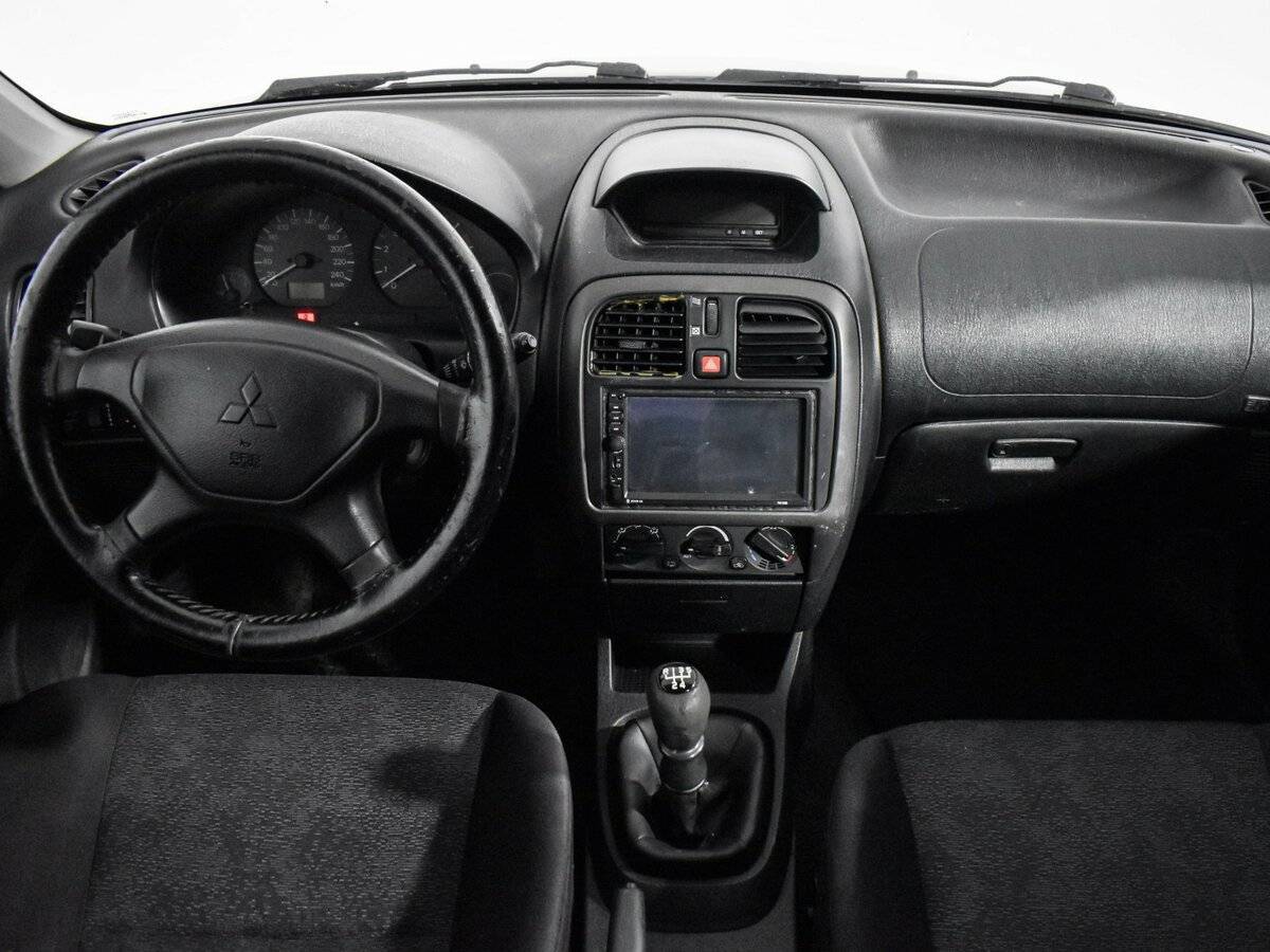 Mitsubishi Carisma с пробегом — 2003 год. Фото: #12
