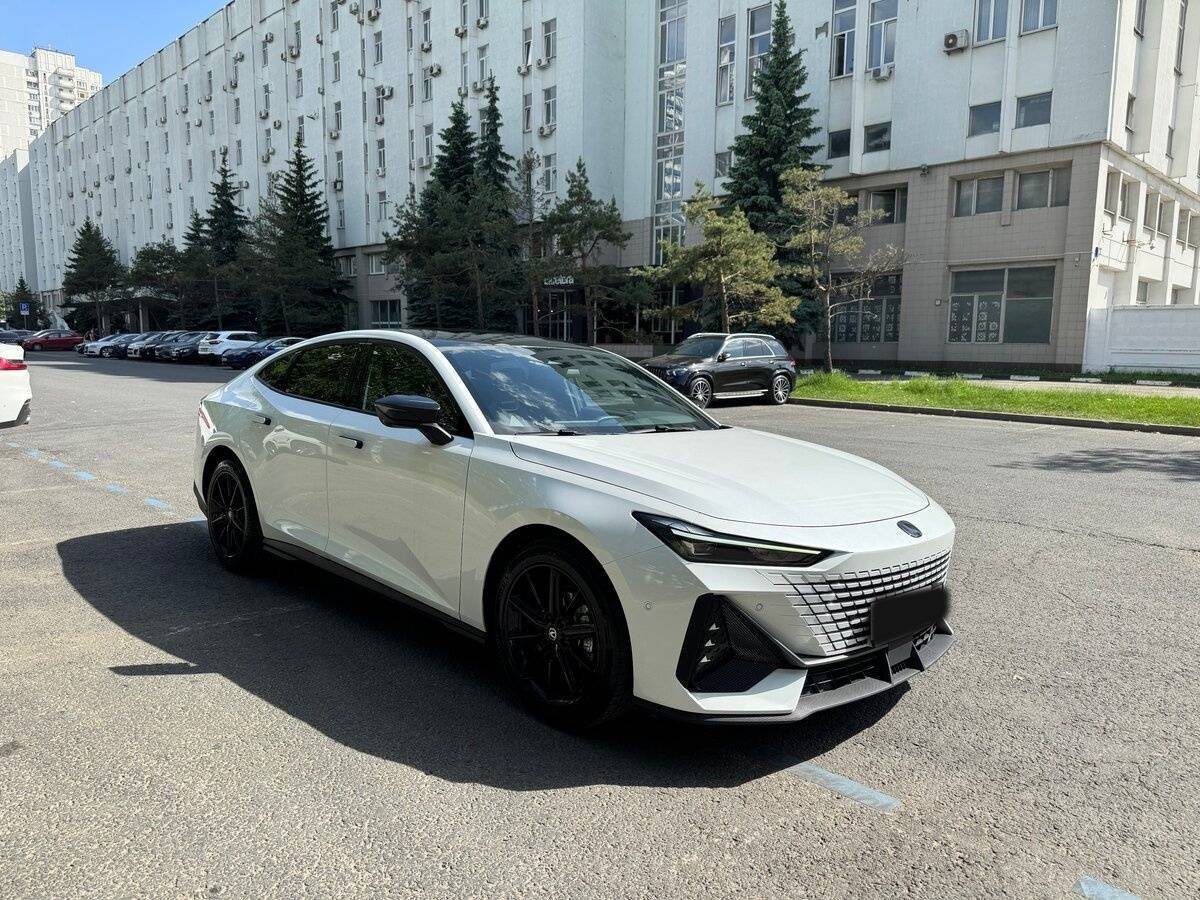 Changan UNI-V с пробегом — 2024 год. Фото: #2