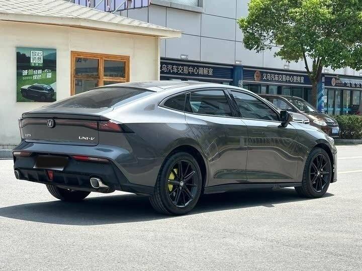 Changan UNI-V с пробегом — 2022 год. Фото: #3