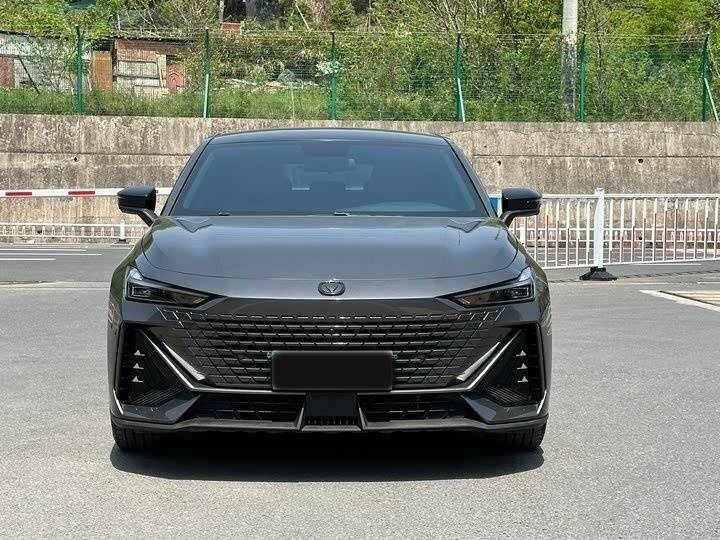 Changan UNI-V с пробегом — 2022 год. Фото: #4