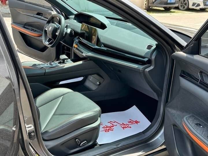 Changan UNI-V с пробегом — 2022 год. Фото: #9