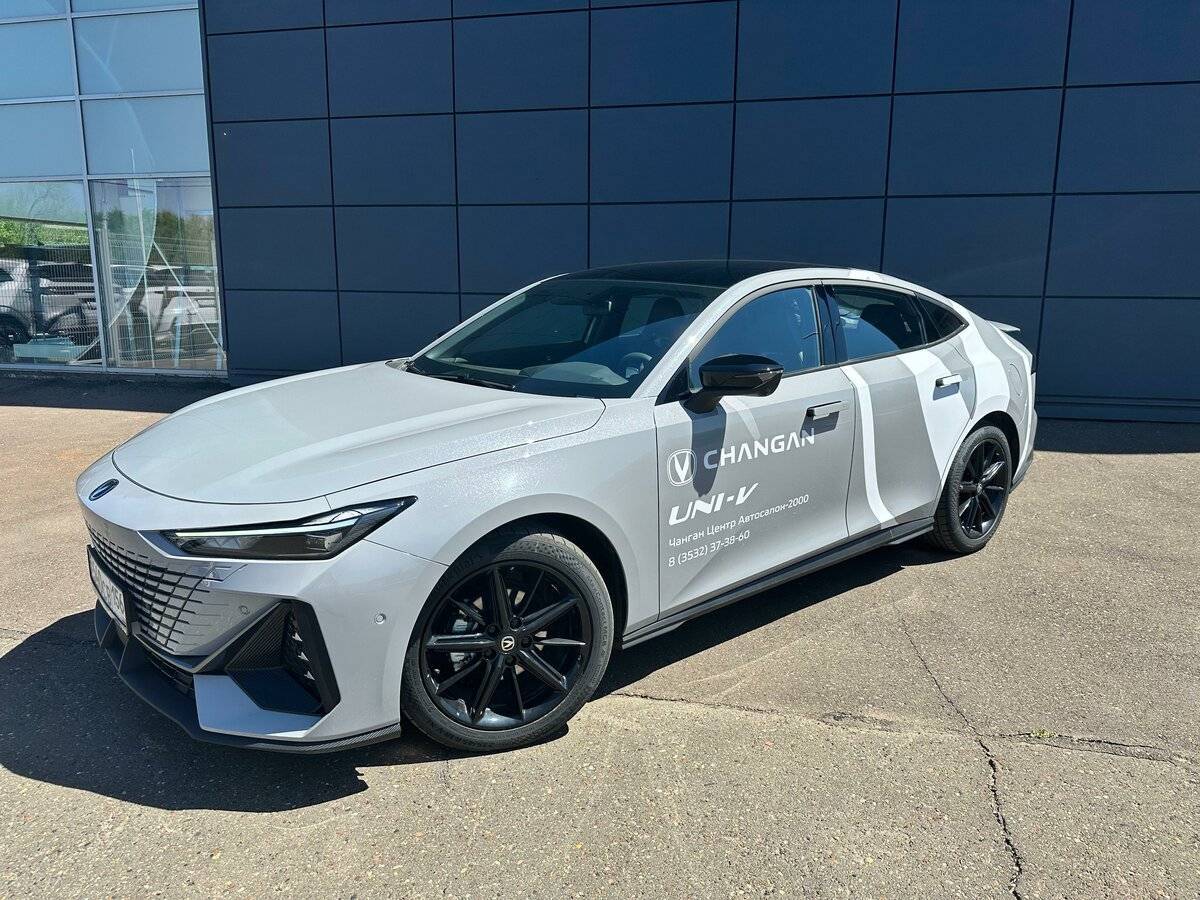 Changan UNI-V с пробегом — 2024 год. Фото: #1