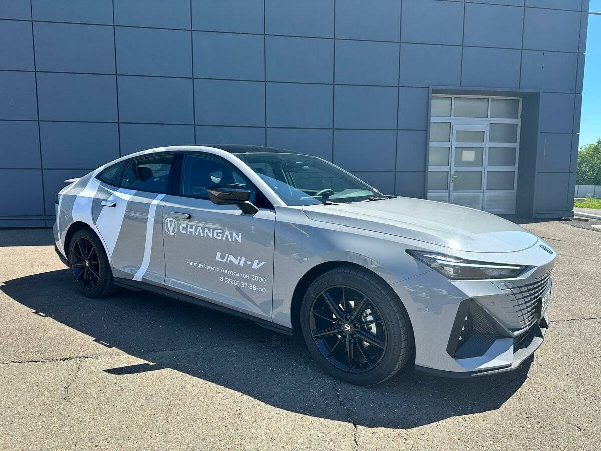 Changan UNI-V с пробегом — 2024 год. Фото: #2