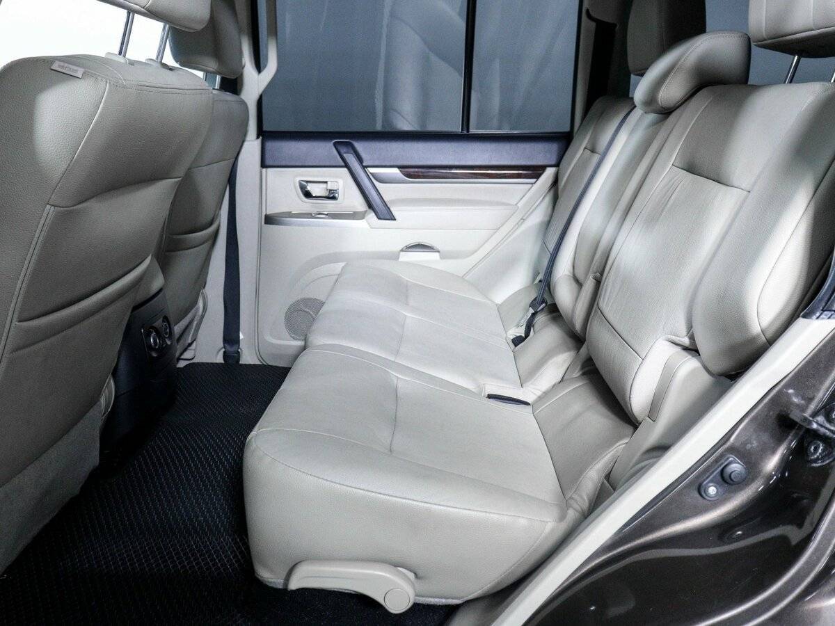 Mitsubishi Pajero с пробегом — 2017 год. Фото: #6