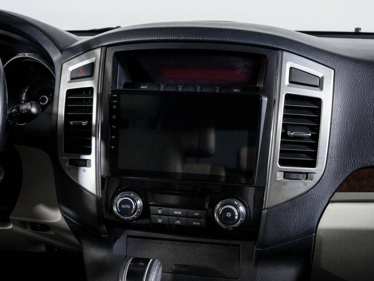 Mitsubishi Pajero с пробегом — 2017 год. Фото: #9