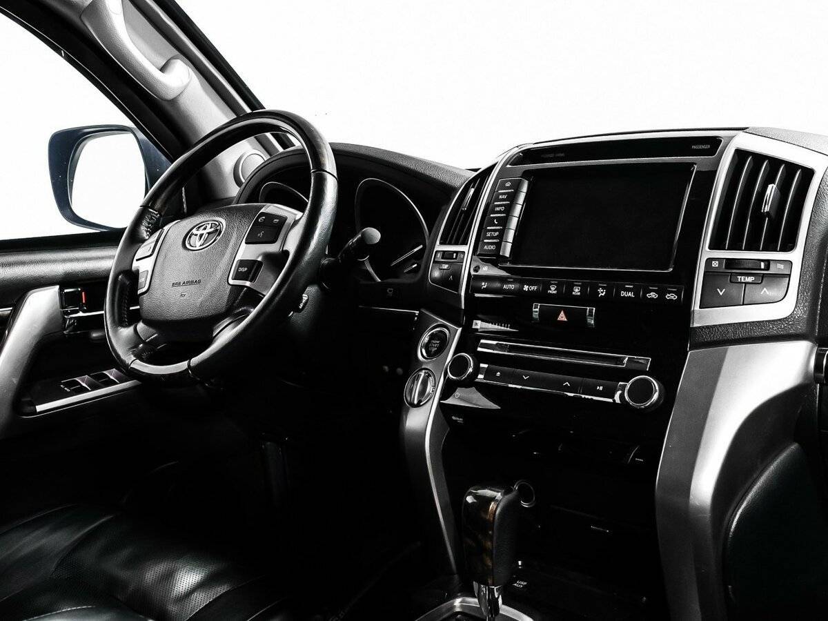 Toyota Land Cruiser с пробегом — 2013 год. Фото: #7