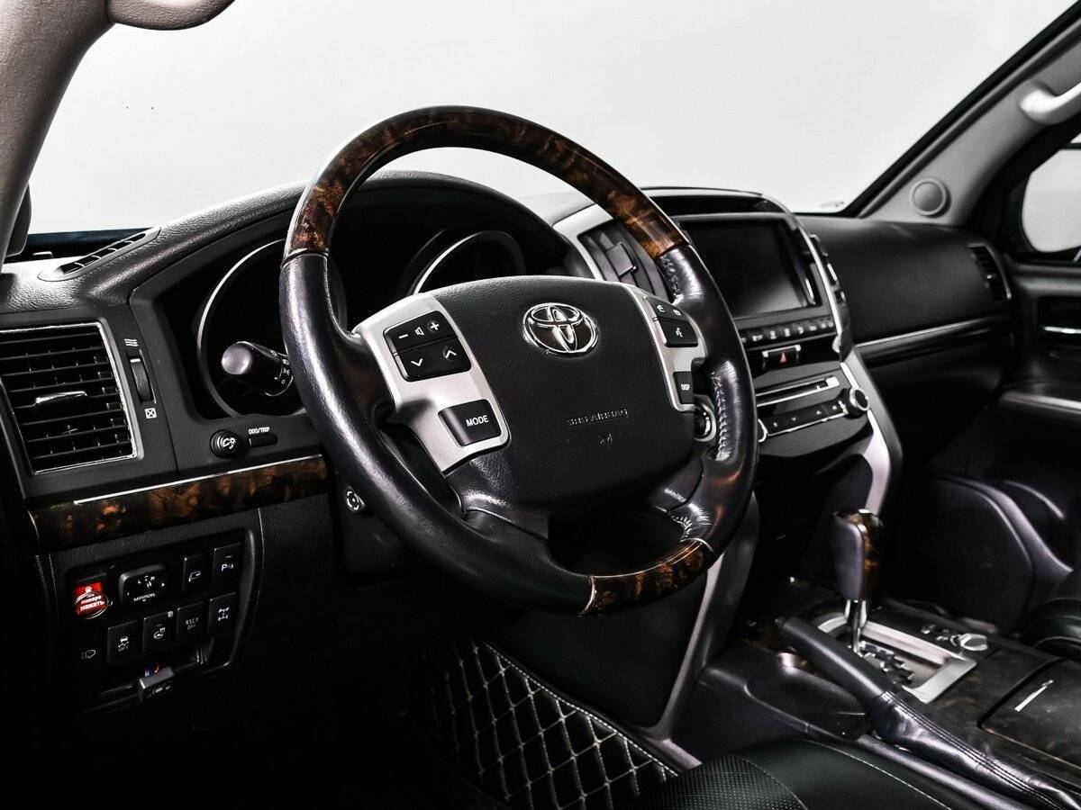 Toyota Land Cruiser с пробегом — 2013 год. Фото: #11