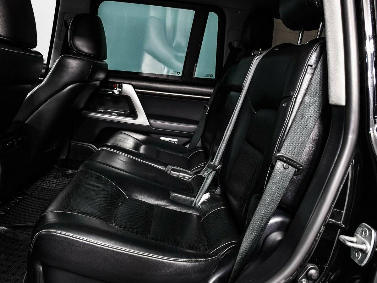 Toyota Land Cruiser с пробегом — 2013 год. Фото: #12