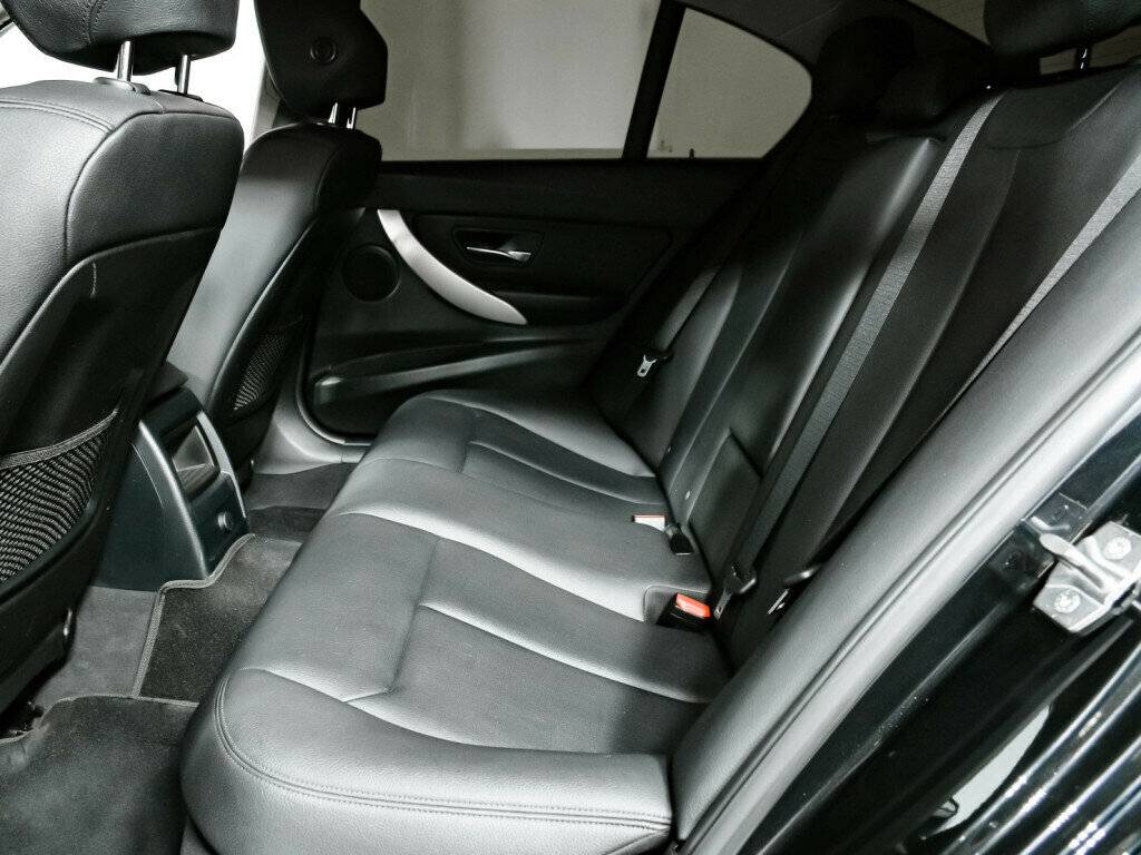 BMW 3 серии с пробегом — 2015 год. Фото: #9