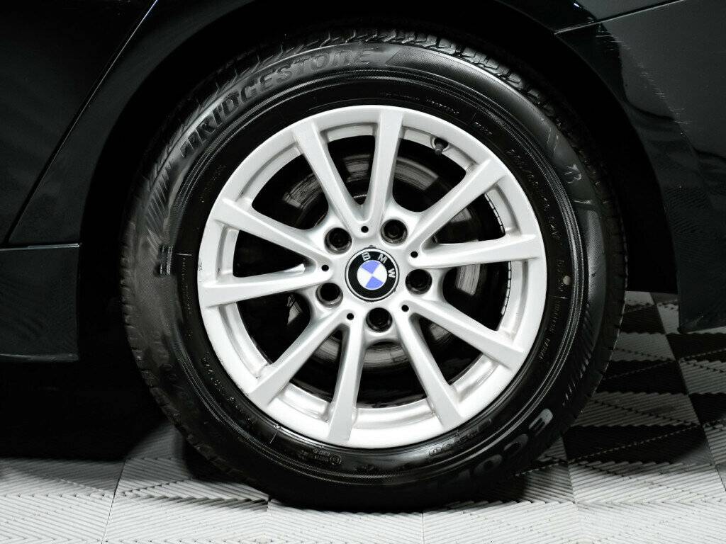 BMW 3 серии с пробегом — 2015 год. Фото: #11