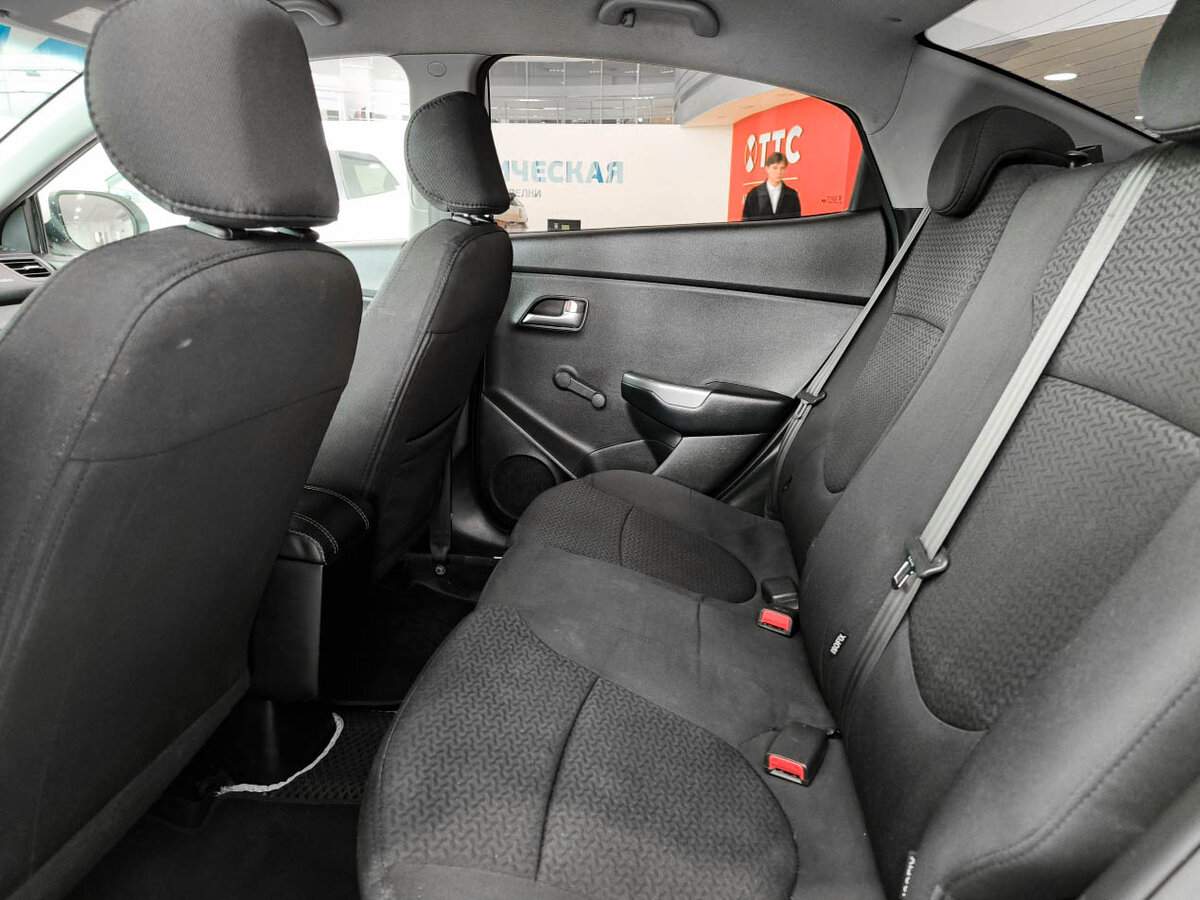 Kia Rio с пробегом — 2016 год. Фото: #11