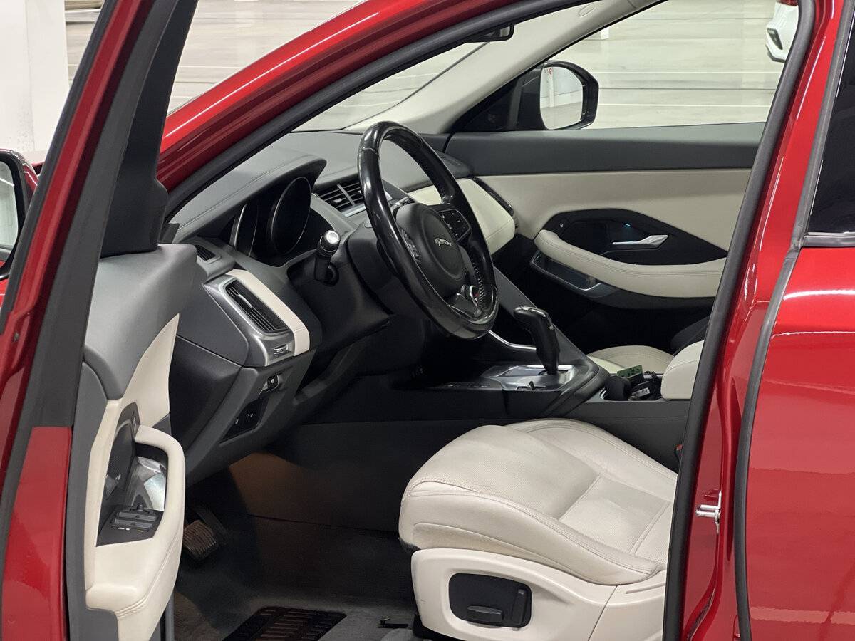 Jaguar E-Pace с пробегом — 2018 год. Фото: #15