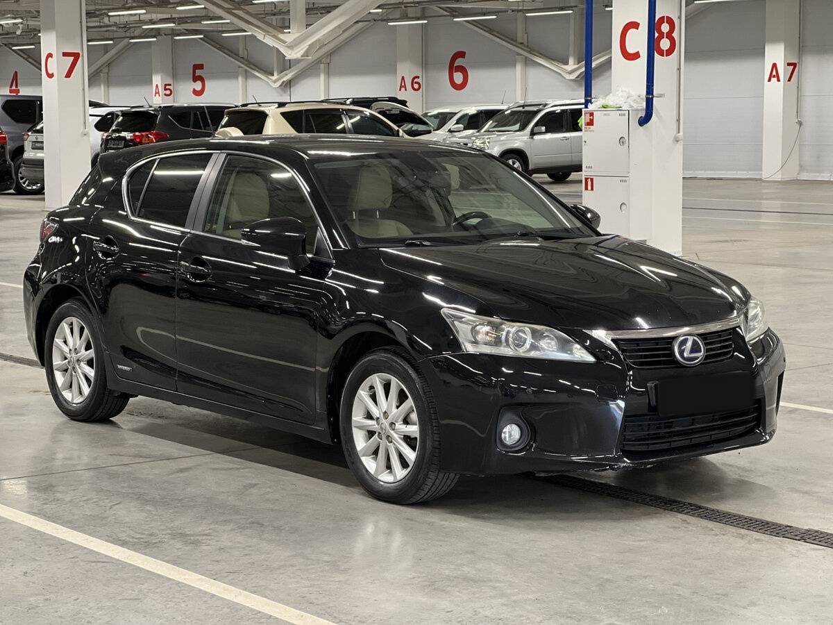 Lexus CT с пробегом — 2011 год. Фото: #2
