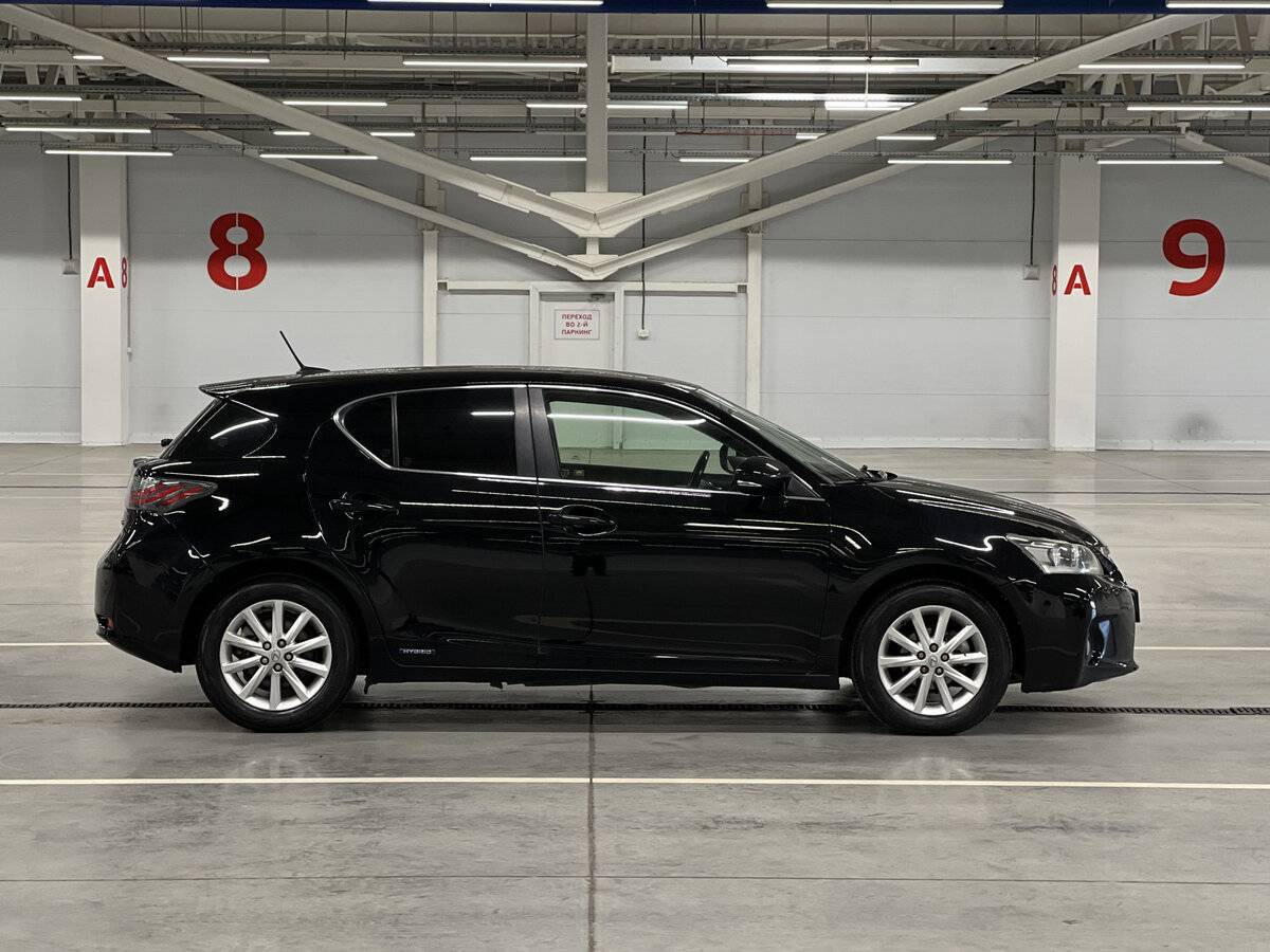 Lexus CT с пробегом — 2011 год. Фото: #3