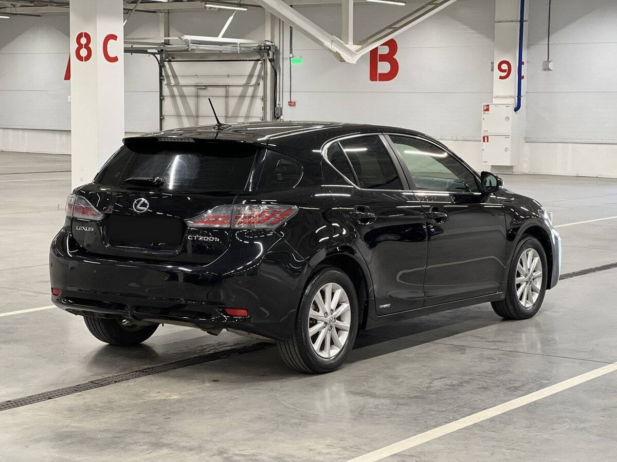 Lexus CT с пробегом — 2011 год. Фото: #4