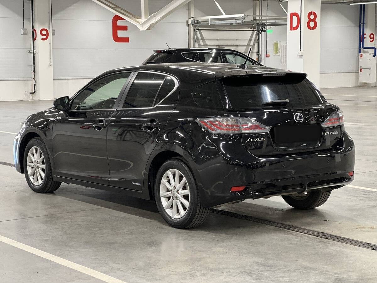 Lexus CT с пробегом — 2011 год. Фото: #6