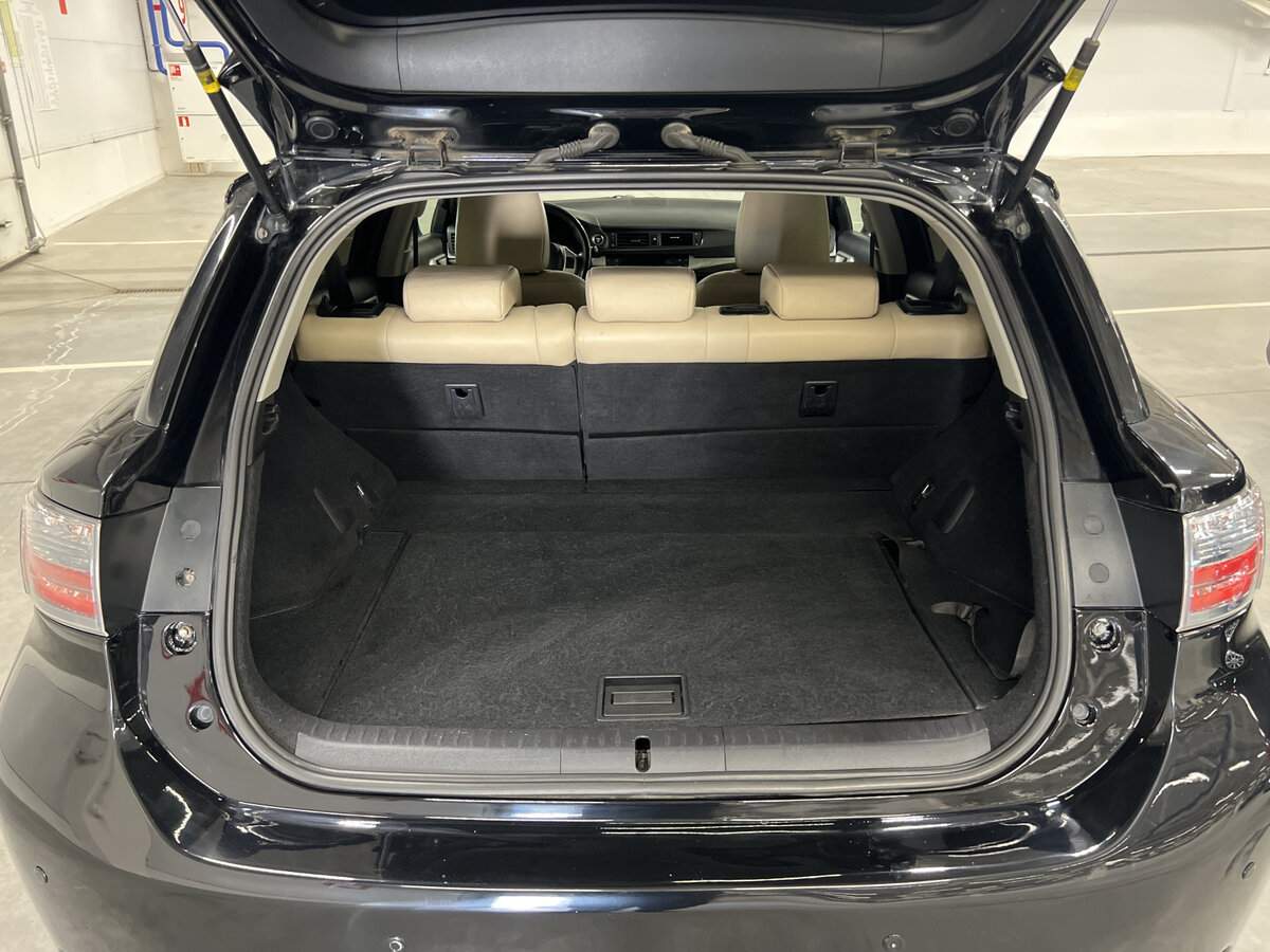 Lexus CT с пробегом — 2011 год. Фото: #9