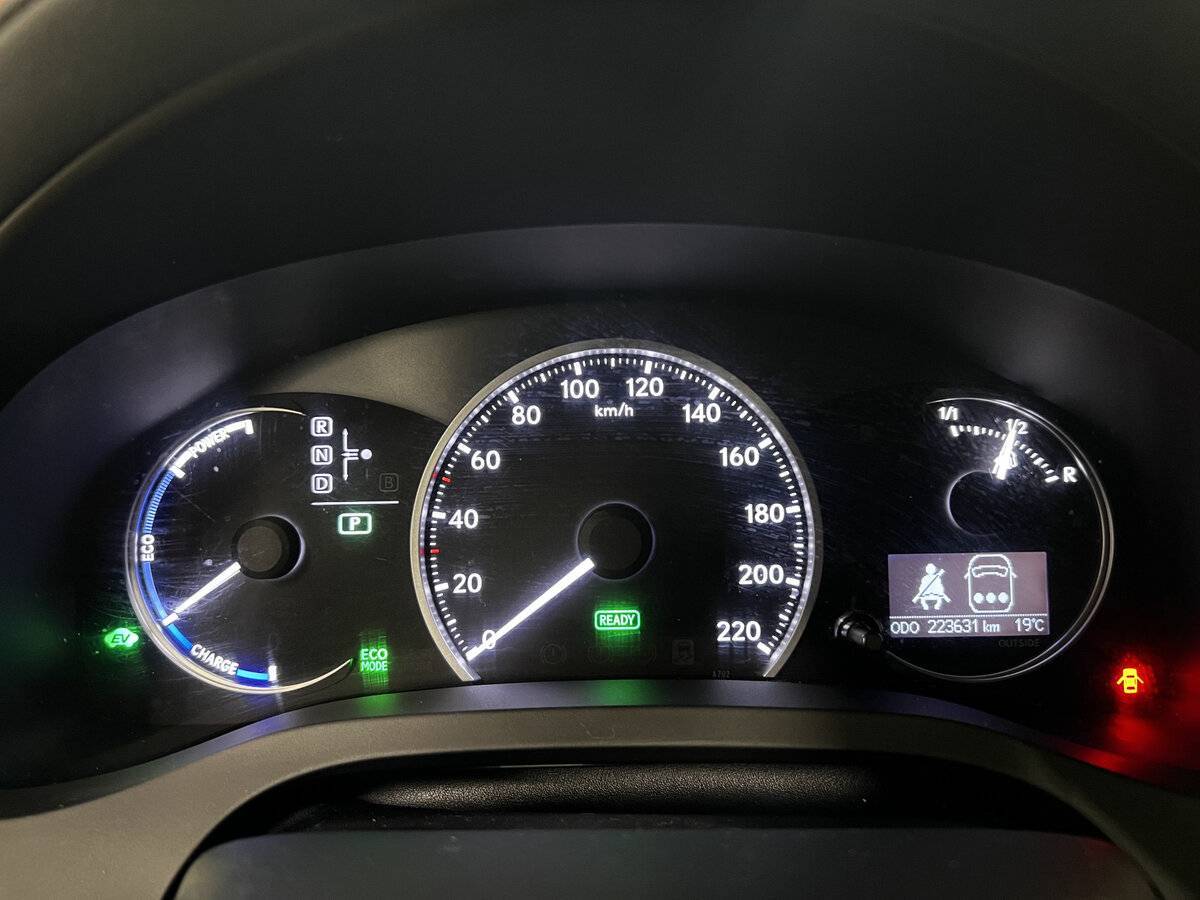 Lexus CT с пробегом — 2011 год. Фото: #12