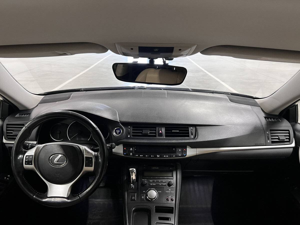 Lexus CT с пробегом — 2011 год. Фото: #13